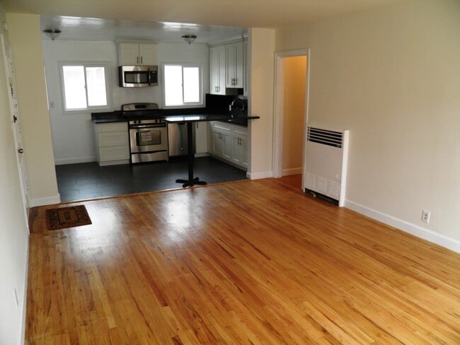 Building Photo - 1031 Ocean Park Blvd