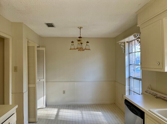Foto del edificio - Great location! — Bluebonnet, Jefferson, and I-10 Area.