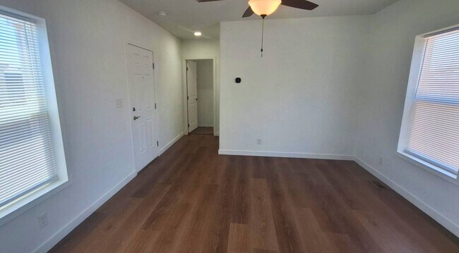 Foto del edificio - 4487 E Lake Mead Blvd