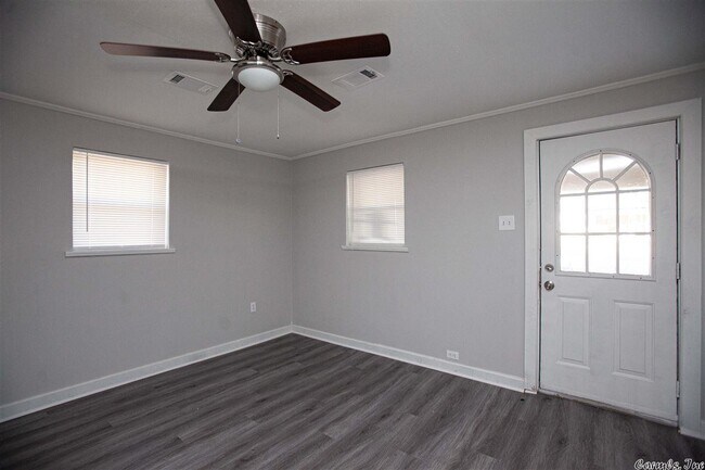Building Photo - 409 5th St