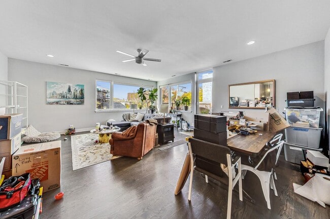 Foto del edificio - 3620 W Irving Park Rd