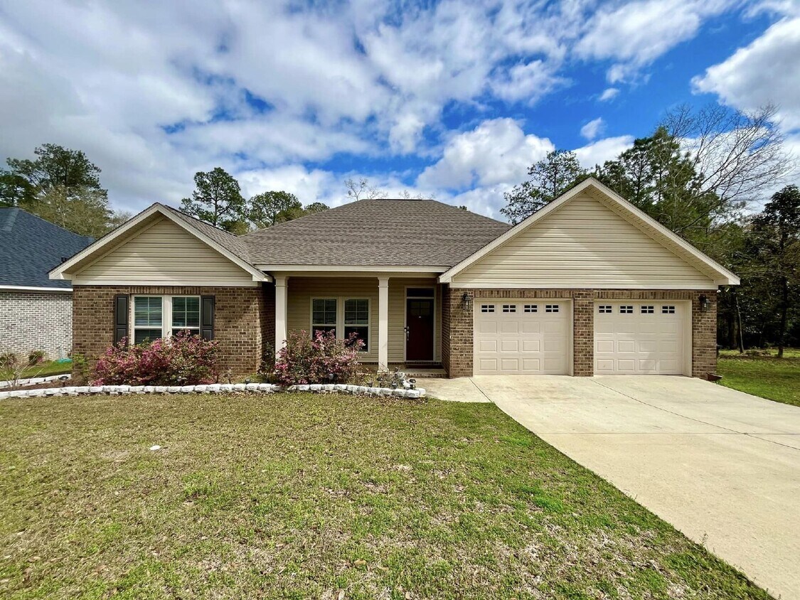 Primary Photo - Available now FOR RENT in Dothan, AL!!