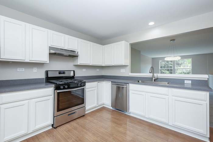Foto del edificio - 635 Conservatory Ln