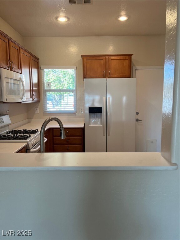 Foto del edificio - 3105 Kingbird Dr