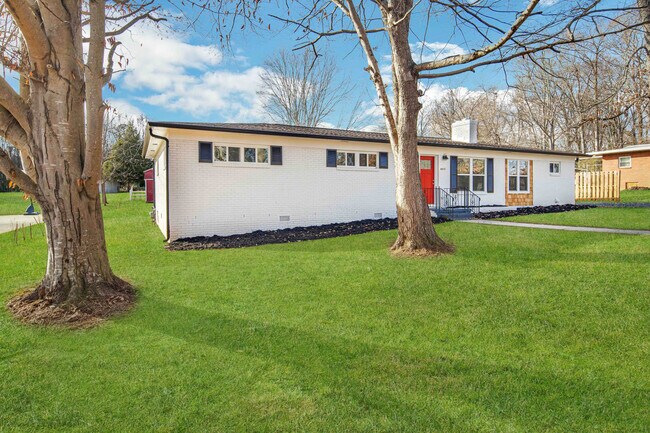 Building Photo - 6915 Lakeside Dr