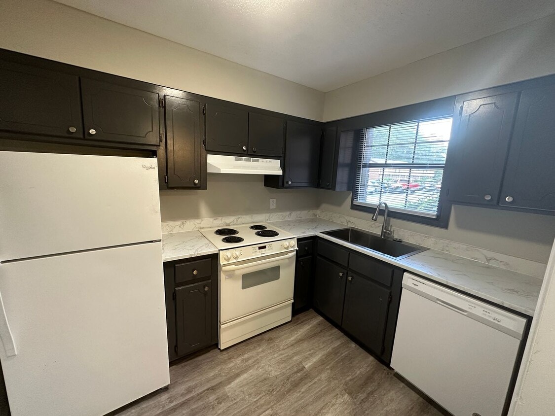 2 bedroom 1.5 Bath Townhouse Village Green - 2 bedroom 1.5 Bath Townhouse Village Green