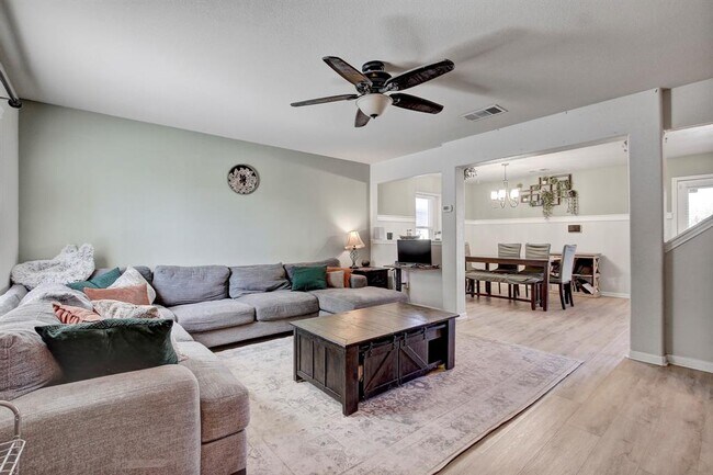 Building Photo - 215 Wildcat Dr