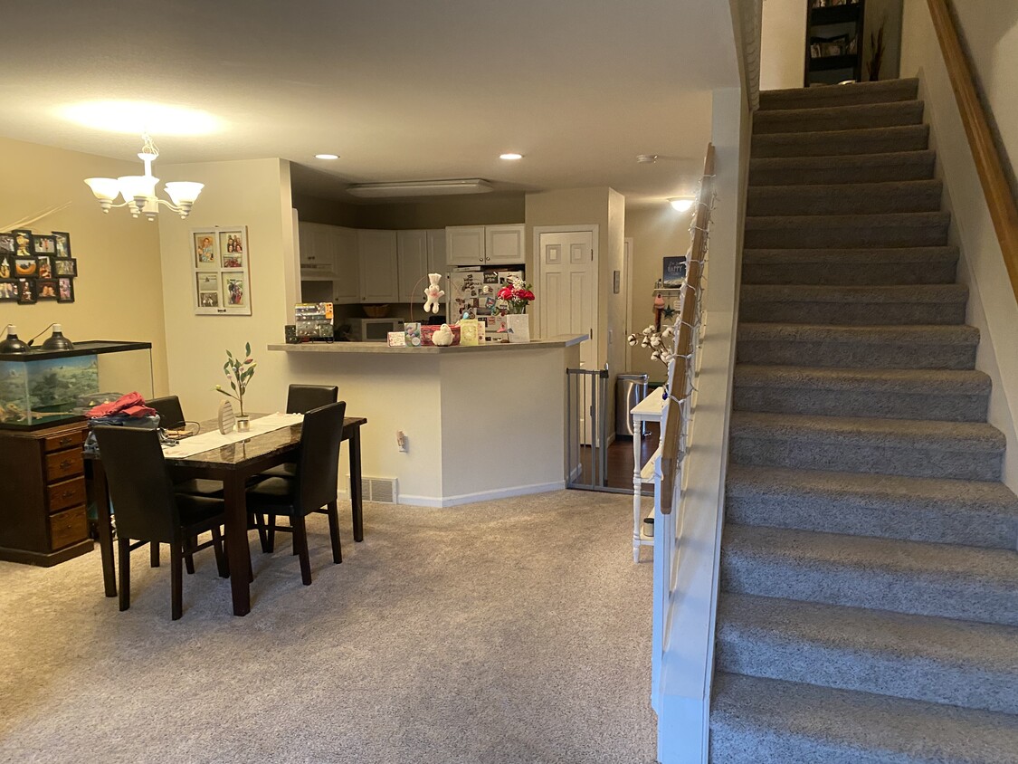 Main floor - 206 Meadowside Dr