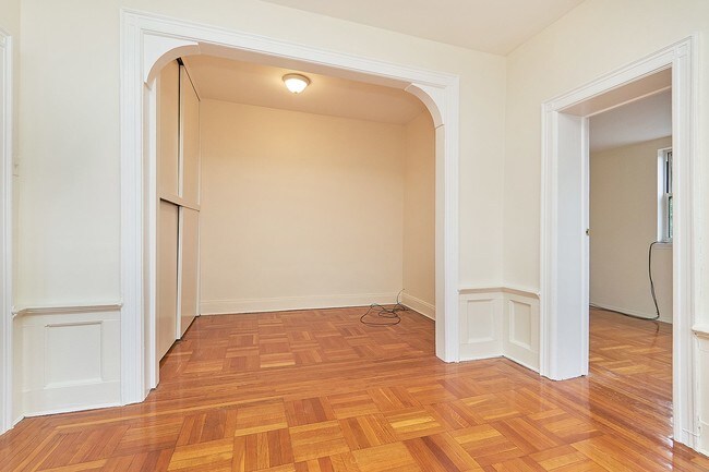 Building Photo - 502 Cortelyou Rd
