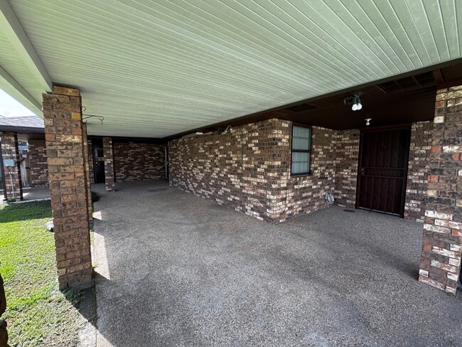 Building Photo - 940 Lee St