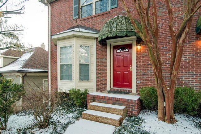 Foto del edificio - Beautiful 2BR/1.5BA home in a prime location within walking distance to West End and Vanderbilt U...