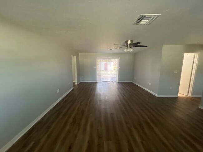 Foto del edificio - 2638 Teal Ave