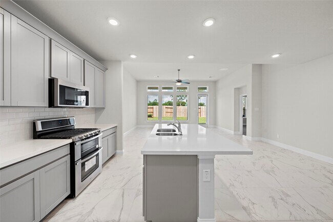 Building Photo - 1718 Forest Mist Dr