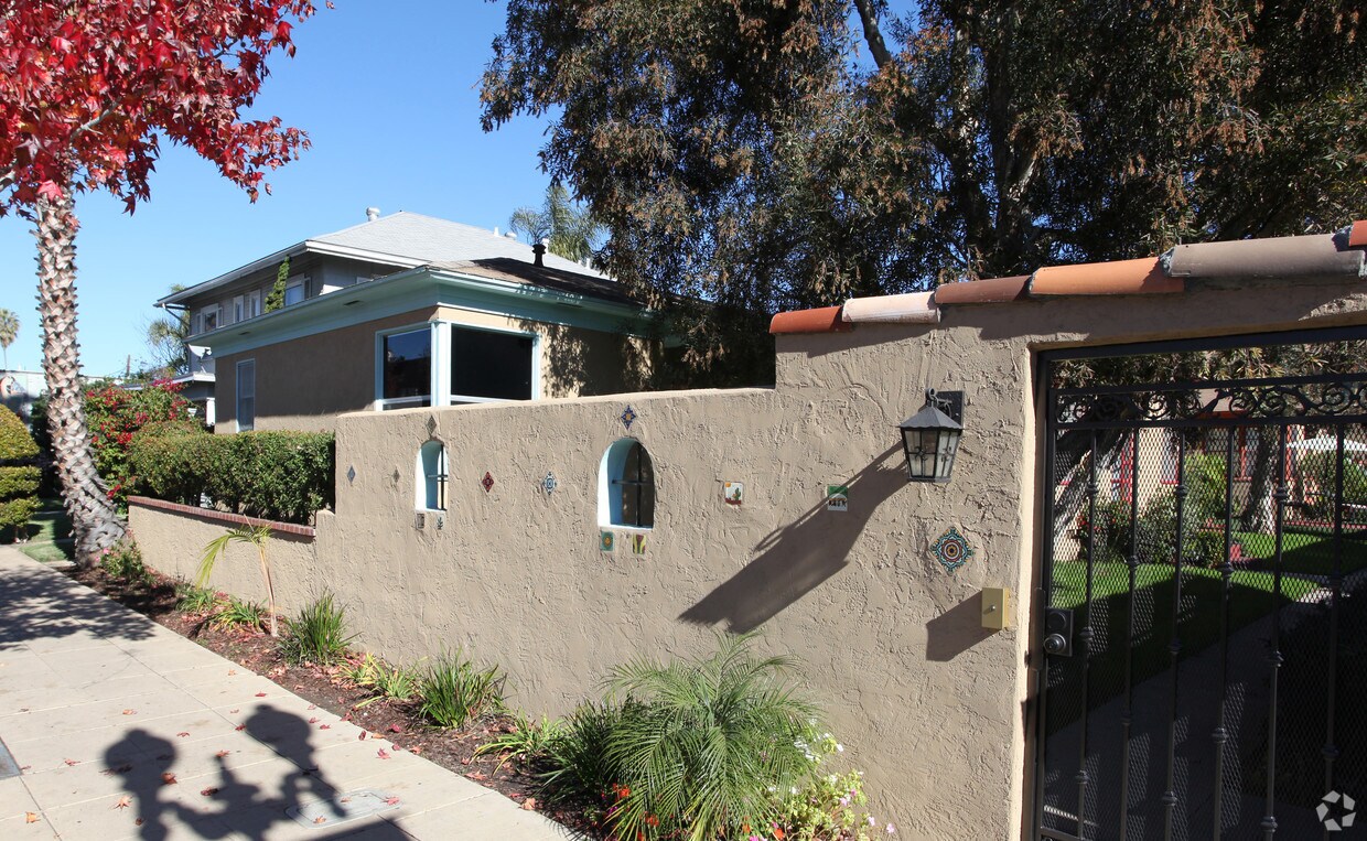Primary Photo - 4621 Park Blvd