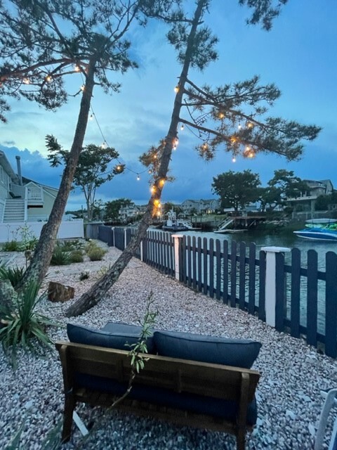 Foto del edificio - 2218 Fairfield Beach Rd