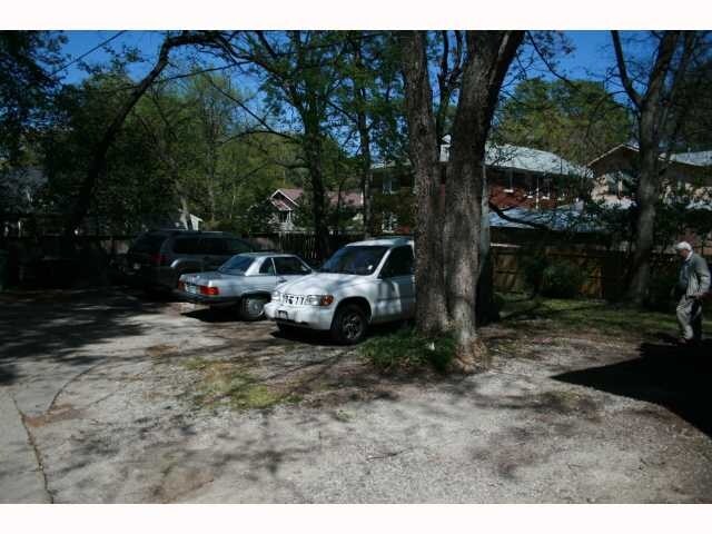 Building Photo - 1760 Lawrence Ave