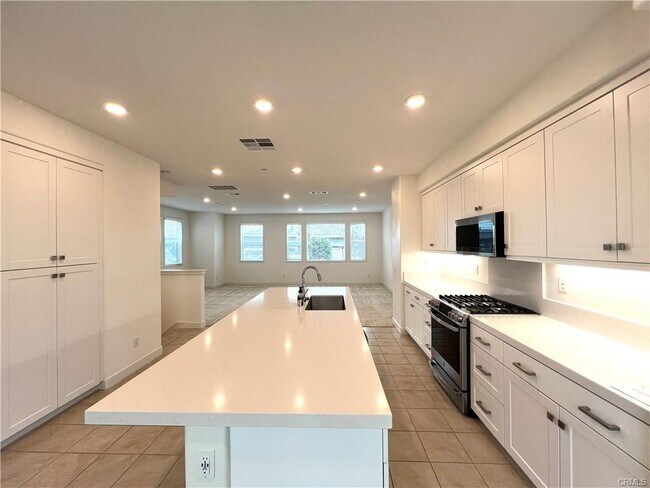 Foto del edificio - 1645 W Lincoln Ave