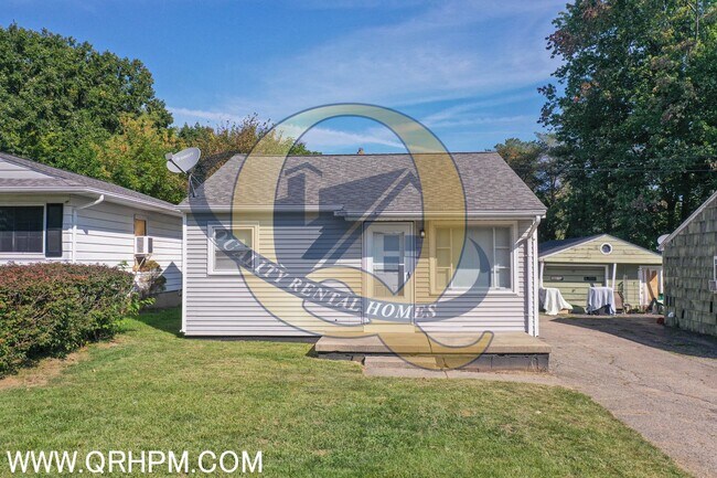 Foto del edificio - Available Now! - Lawn Maintenance Included