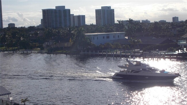 Building Photo - 2017 S Ocean Dr