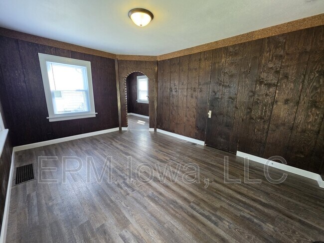 Building Photo - 1212 Forest Ave