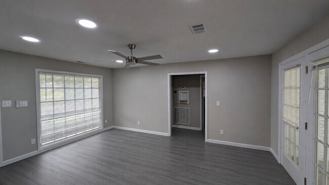 Foto del edificio - 303 Hillcrest Ave