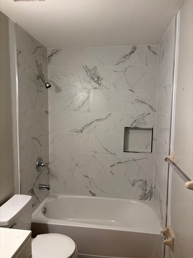 Building Photo - 706 Grant Ave