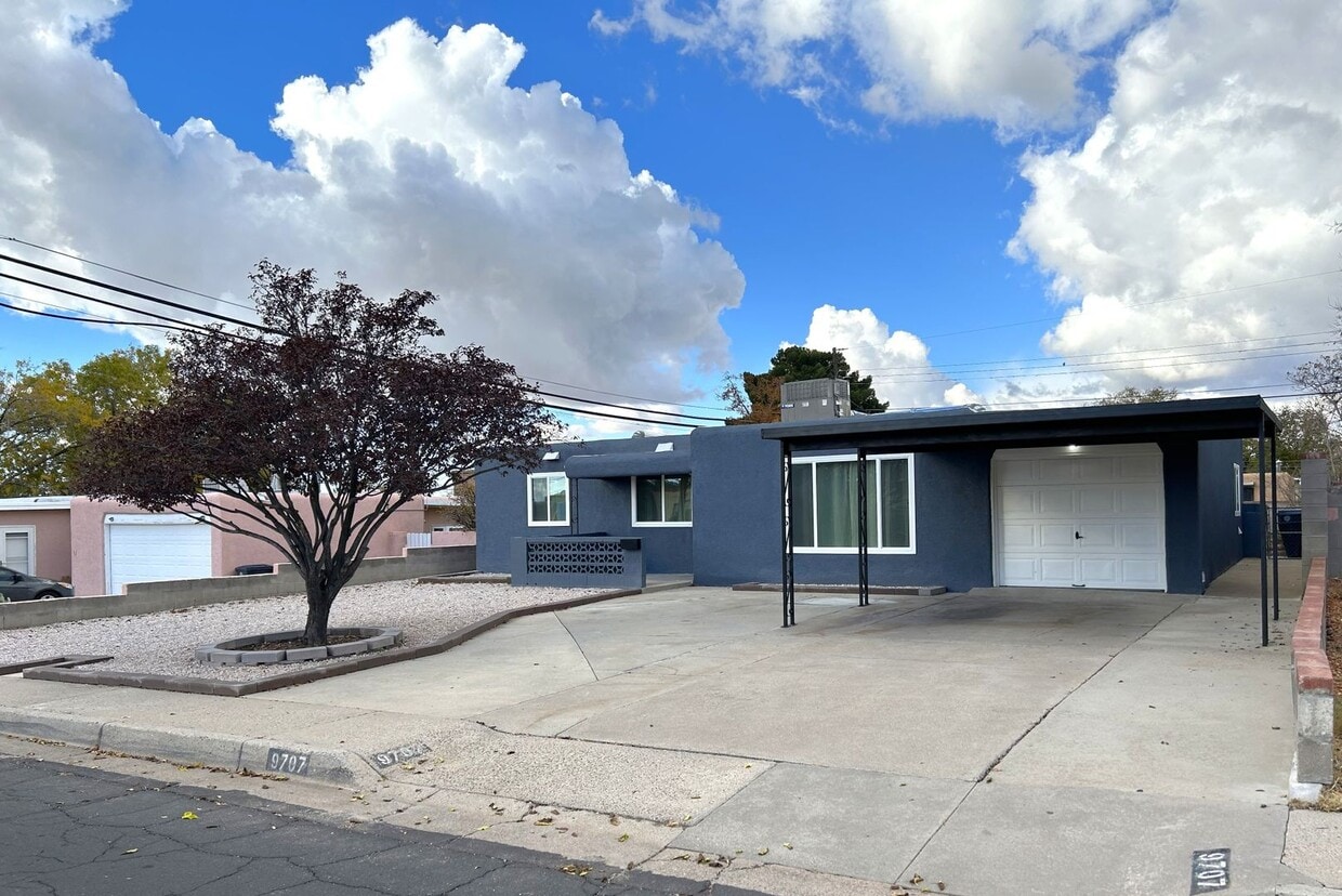 Primary Photo - Newly renovated 3 bedroom home in the Nort...