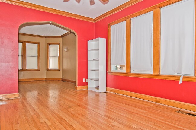 Building Photo - 6320 S Komensky Ave