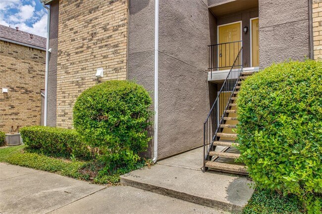 Foto del edificio - 9170 Forest Ln