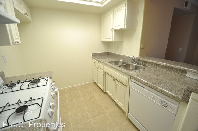 Building Photo - 1 br, 1 bath Apartment - 6041 Fulton Avenu...