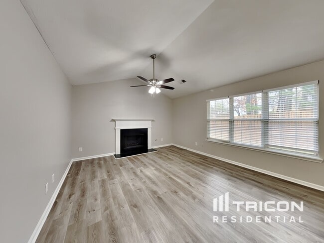 Building Photo - 2767 Lake Park Ridge W