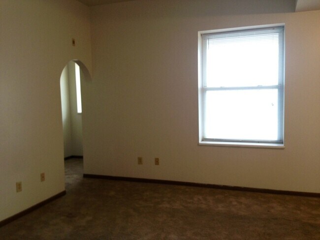 Building Photo - 851 Goodfellow Blvd