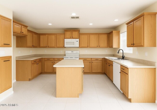 Foto del edificio - 1352 S 221st Ln
