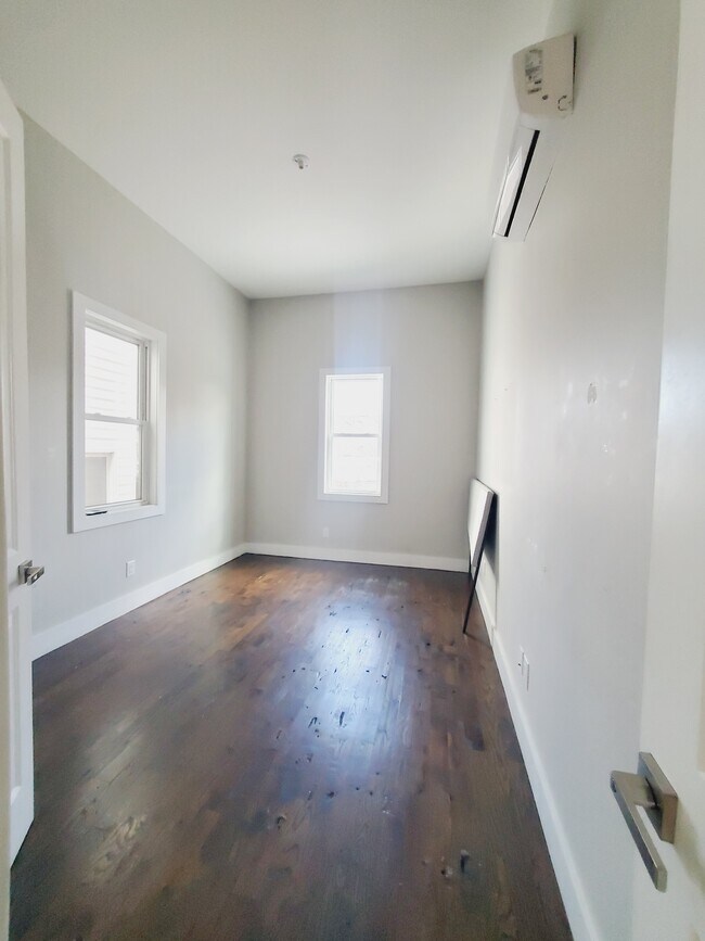 Foto del edificio - 4 Whitman Ave