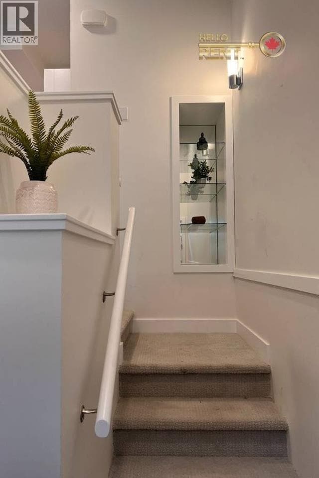 Building Photo - 2035 Glenaire Dr