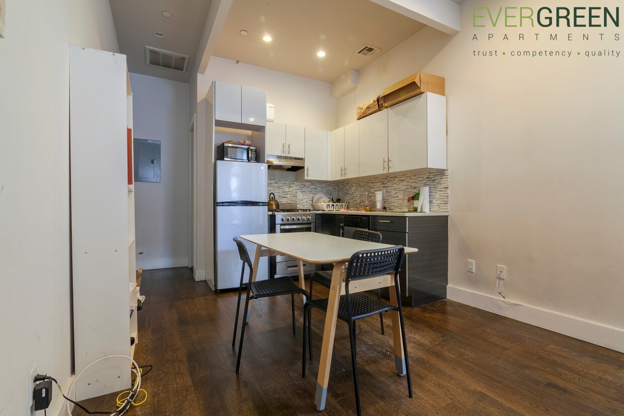 Foto principal - 144 Woodruff Ave