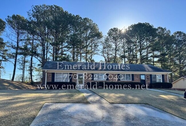 READY NOW!!! Beautiful brick front 2 bedroom 1 bath ranch duplex! - READY NOW!!! Beautiful brick front 2 bedroom 1 bath ranch duplex! House