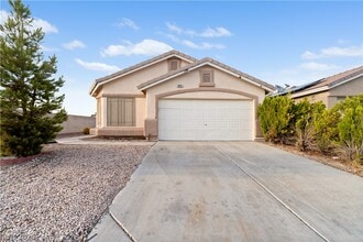 Building Photo - 1070 Ashwood Bay Ave