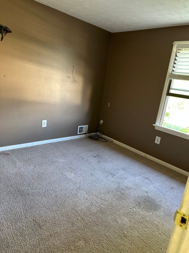 Building Photo - 208 Olivia Dr