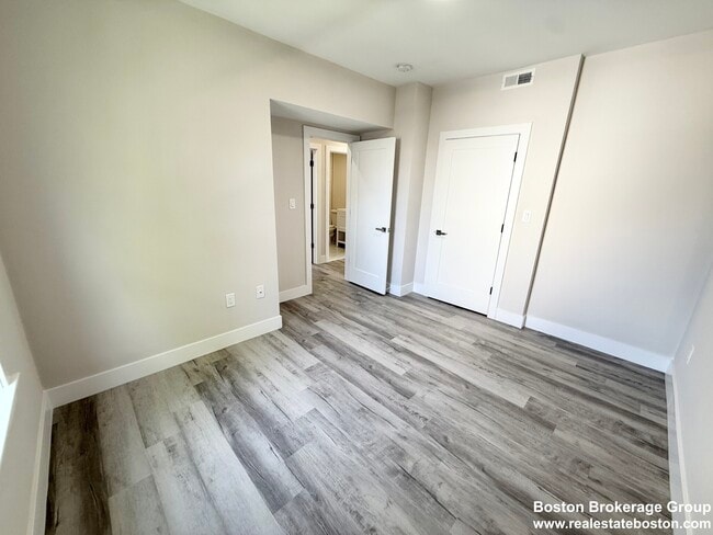 Building Photo - 10 Cawfield St