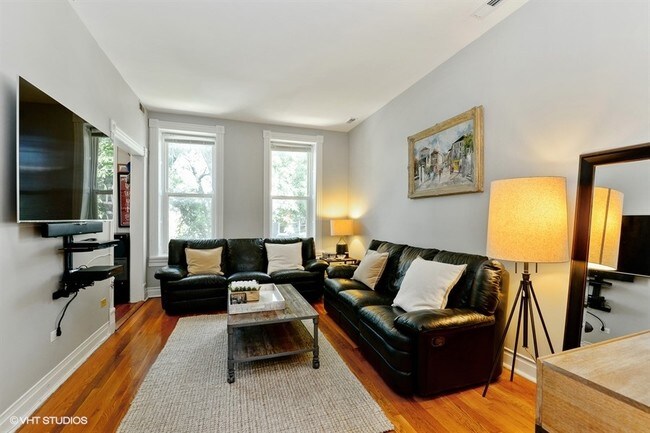 Living Room - 2019 W Moffat St