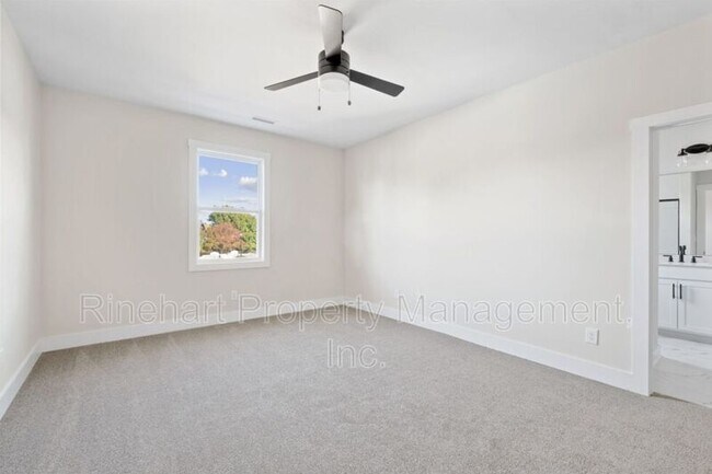 Building Photo - 648 Melville Dr
