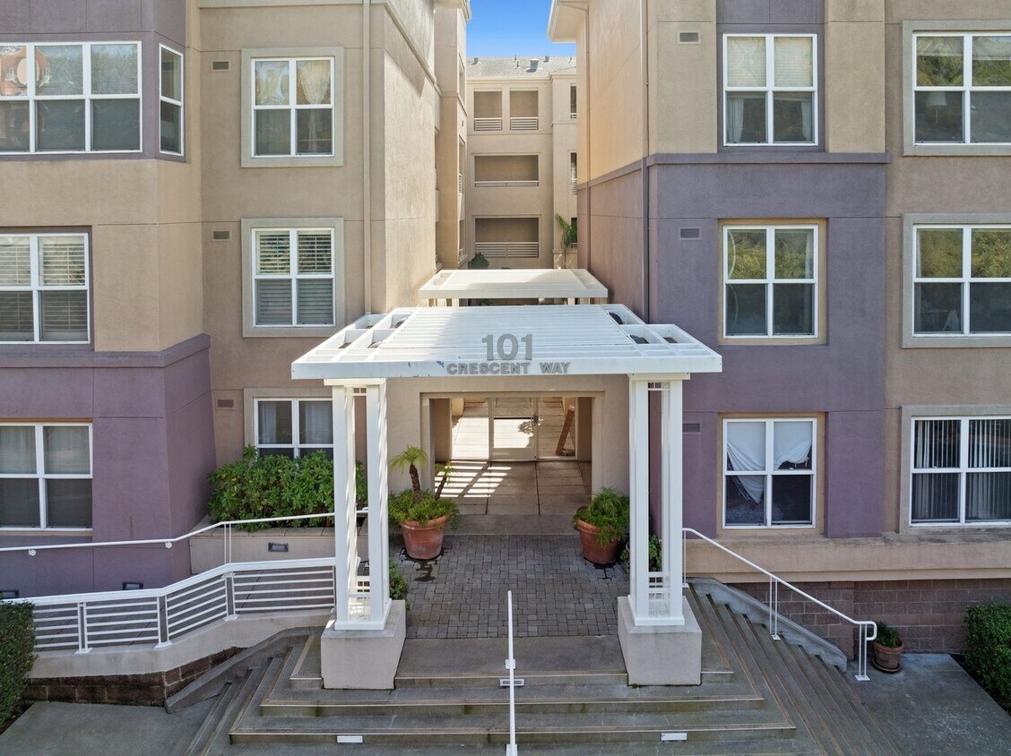 Foto principal - Epic REA - Top floor, Sweeping Views, 3 BR...