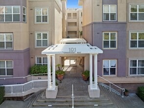 Building Photo - 101 Crescent Way