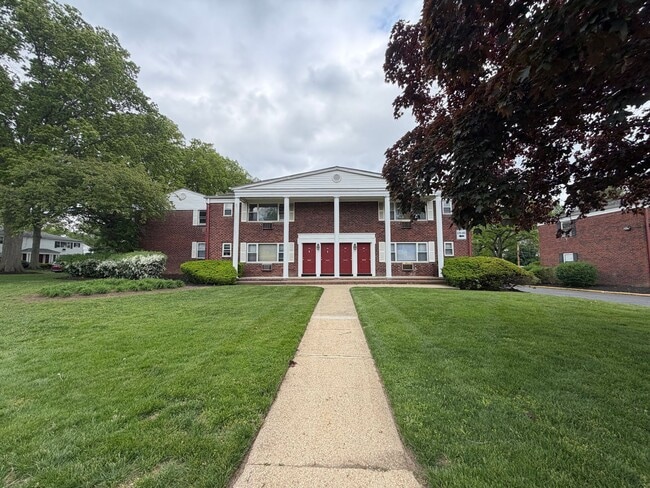 Building Photo - Two Rivers at Matawan