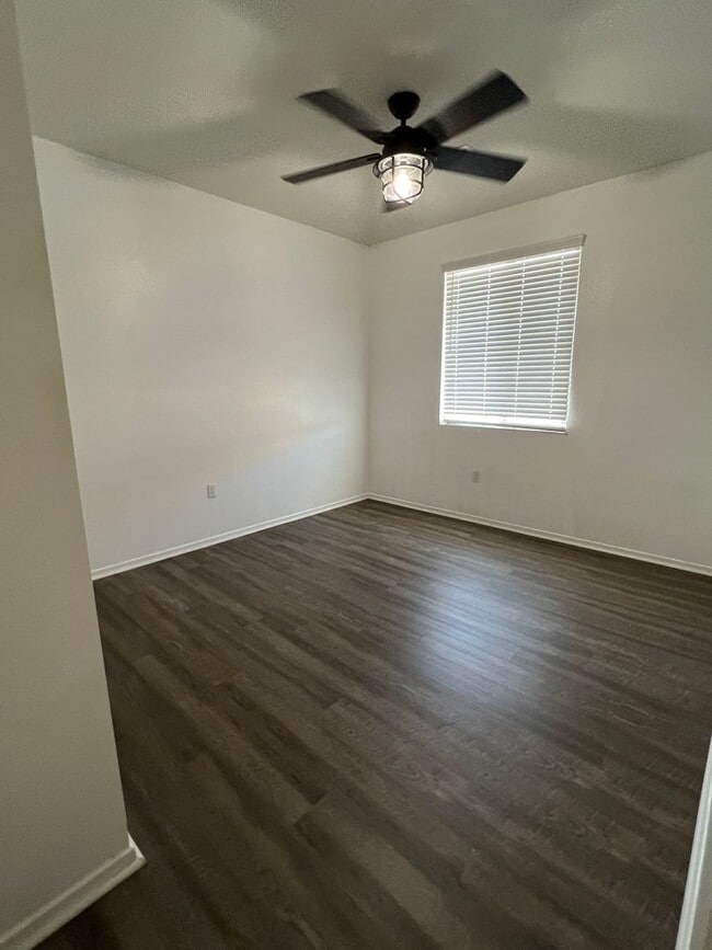 Foto del edificio - Three bedroom three bathroom home in Otay Mesa
