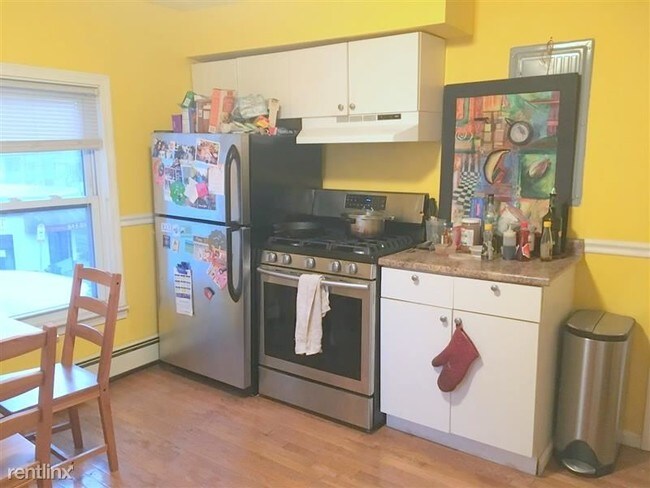 Building Photo - 2 br, 1 bath  - 35 School St