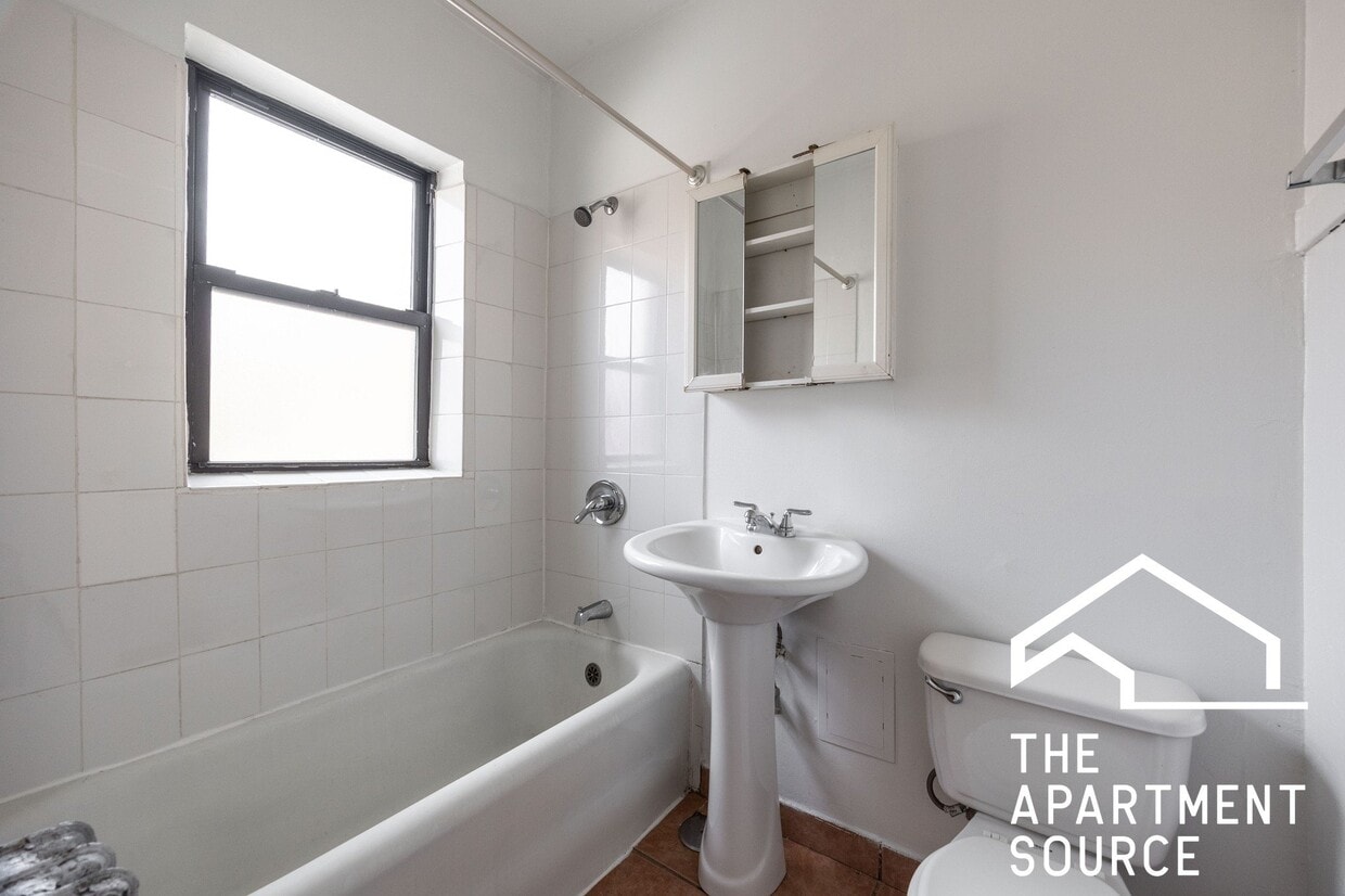 Photo - 1135 W Lunt Ave (Chicago, IL)