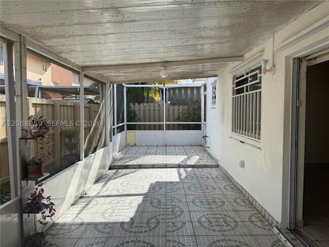 Foto del edificio - 3559 W 71st Terrace