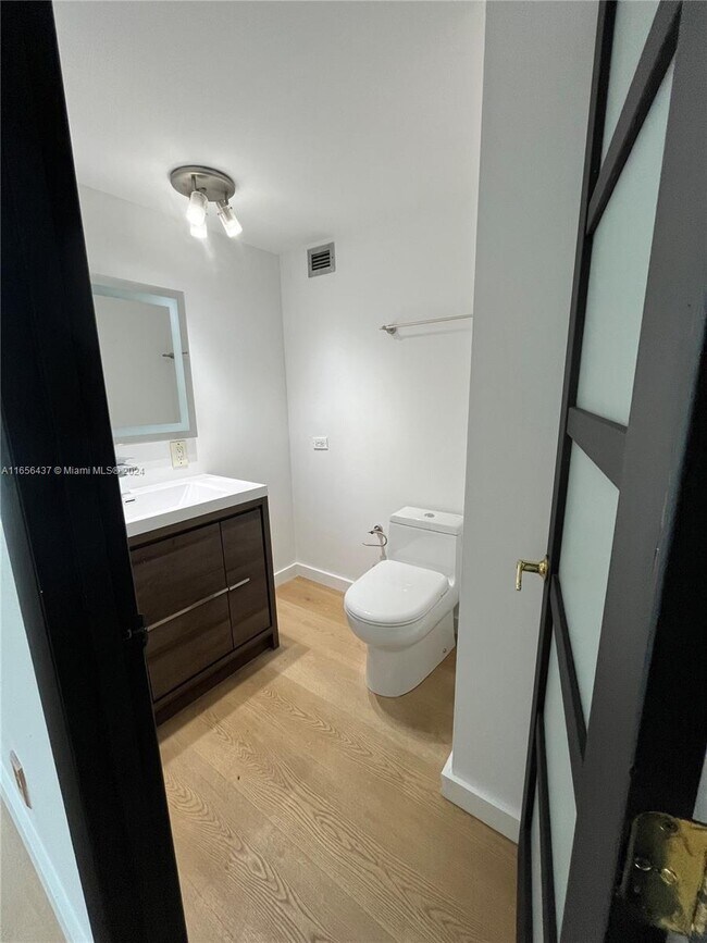 Foto del edificio - 6770 Indian Creek Dr